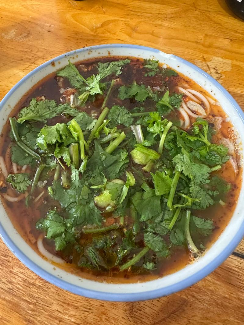 钟山区羊肉粉：一碗汤香四溢的文化传承